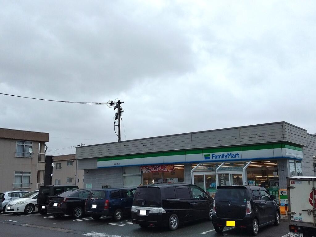 コンビニ　ファミリーマート新潟中野山店（コンビニ）まで376m