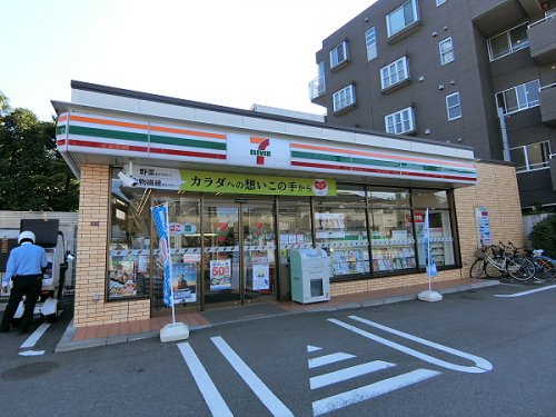 コンビニ　セブンイレブン杉並宮前五日市街道店（コンビニ）まで38m