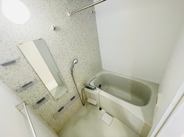 バス・シャワールーム　別部屋の写真です。