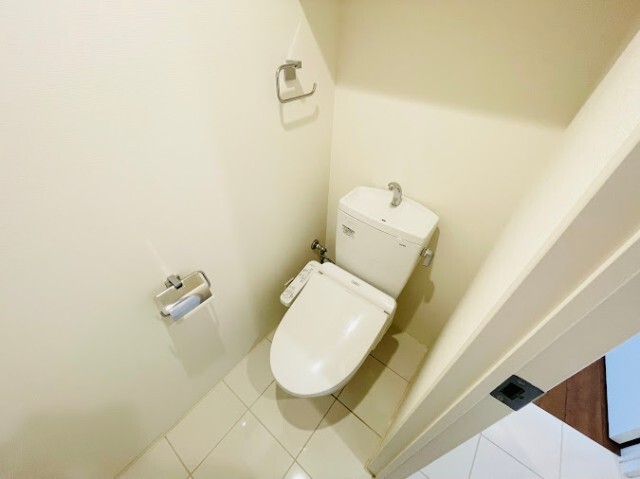 トイレ　別部屋の写真です。