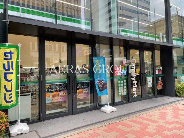 コンビニ　ファミリーマート宝町店（コンビニ）まで184m