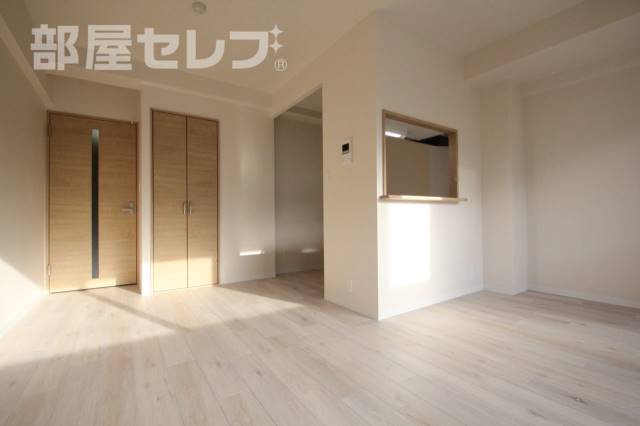 居室・リビング　１０３号室の写真です。