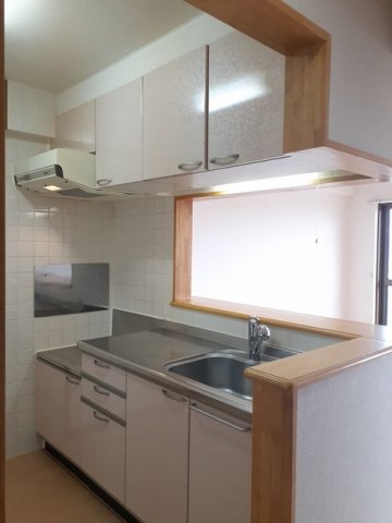 キッチン　コンパクトなキッチンで掃除もラクラク