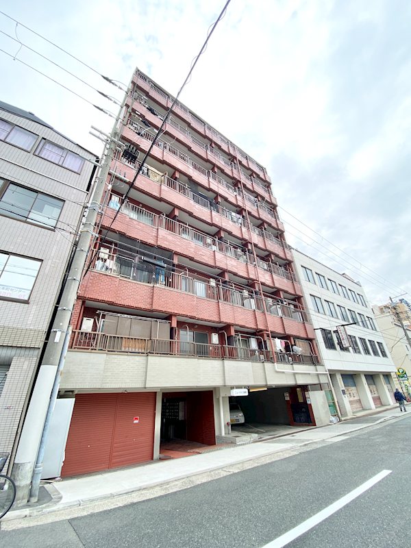 建物外観　1968年築（1985年改築）