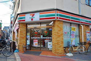 コンビニ　セブンイレブン大阪大国町駅北店（コンビニ）まで158m