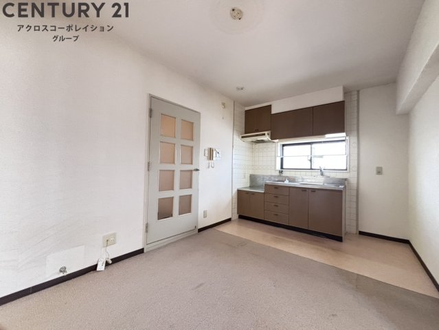 居室・リビング　日当たり良好な広々としたお部屋です。