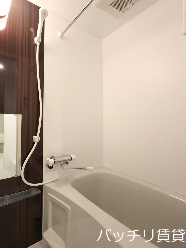 バス・シャワールーム　同型タイプの為、現状を優先いたします