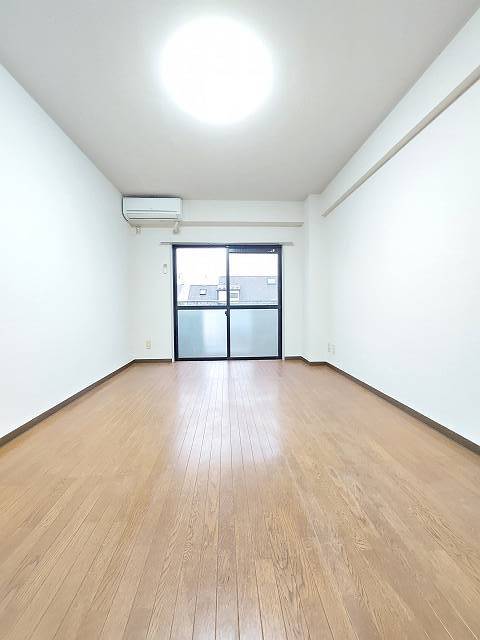 居室・リビング　ゆったり過ごせる居間です