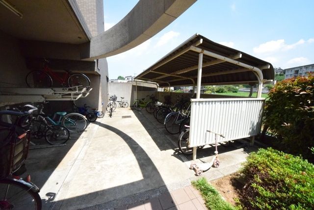 その他共有部分　屋根付き駐輪場