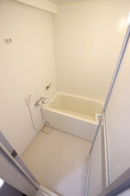 バス・シャワールーム　同物件別号室のものです。