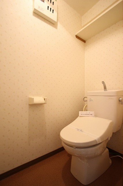 トイレ　同物件別号室のものです。