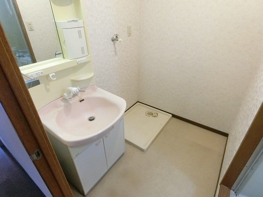 洗面設備　扉付き脱衣所（洗面台・洗濯パン）