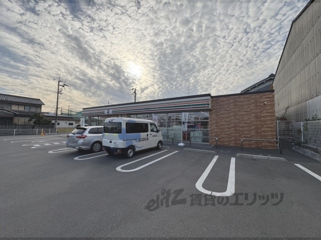 コンビニ　セブンイレブン香芝上中南店（コンビニ）まで800m