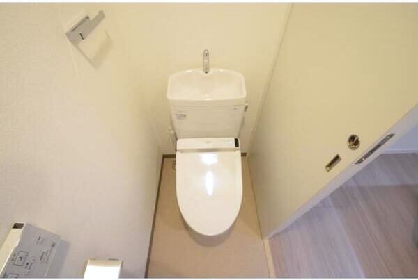 トイレ　嬉しい温水洗浄便座♪