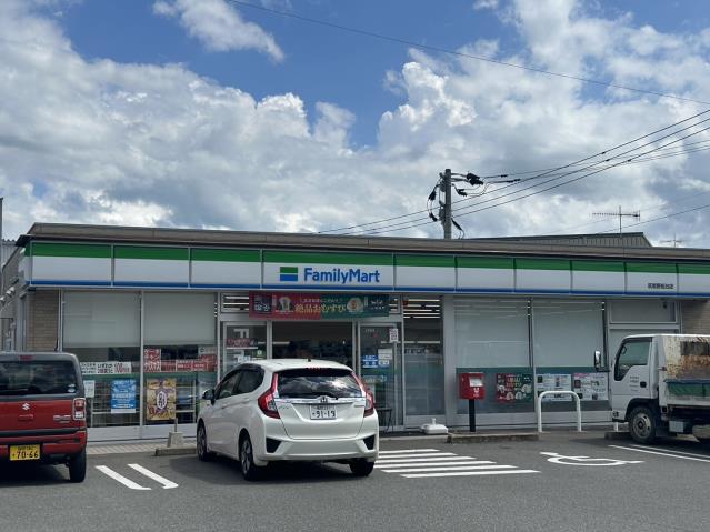 コンビニ　ファミリーマート（コンビニ）まで1103m