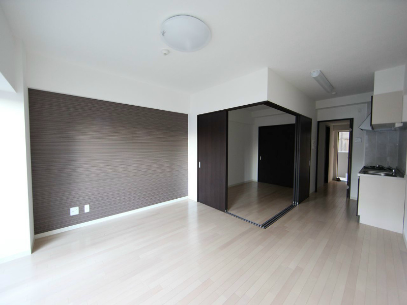 居室・リビング　ＬＤＫ13帖　洋室4.89帖とつなげても仕切っても使えます