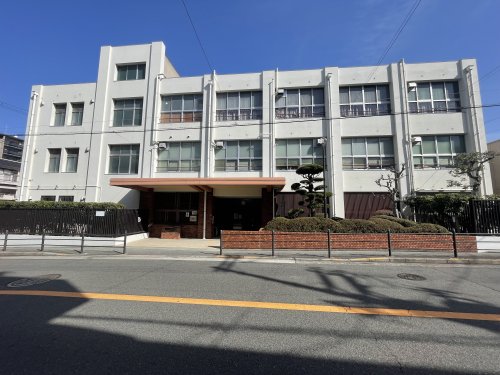 中学校　大阪市立高津中学校（中学校）まで975m