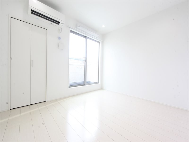 居室・リビング　洋室6.0帖　エアコン完備　バルコニーに面しています