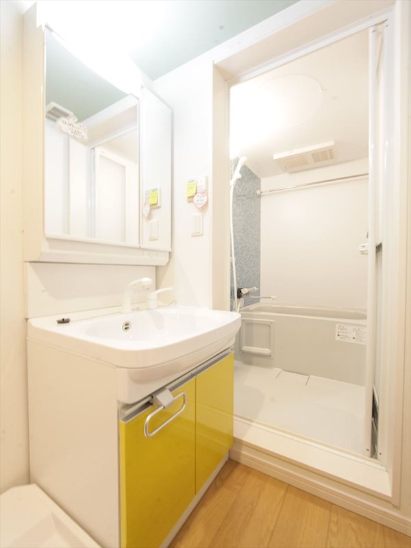 洗面設備　脱衣所　独立洗面台（シャンプードレッサー付）