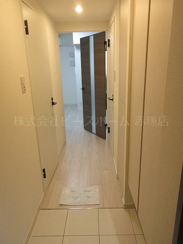 玄関　※別号室参考写真