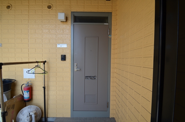 エントランス　玄関前