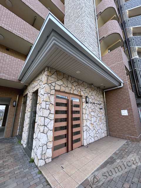 エントランス　明るいエントランスであなたのお帰りをお待ちします＾＾