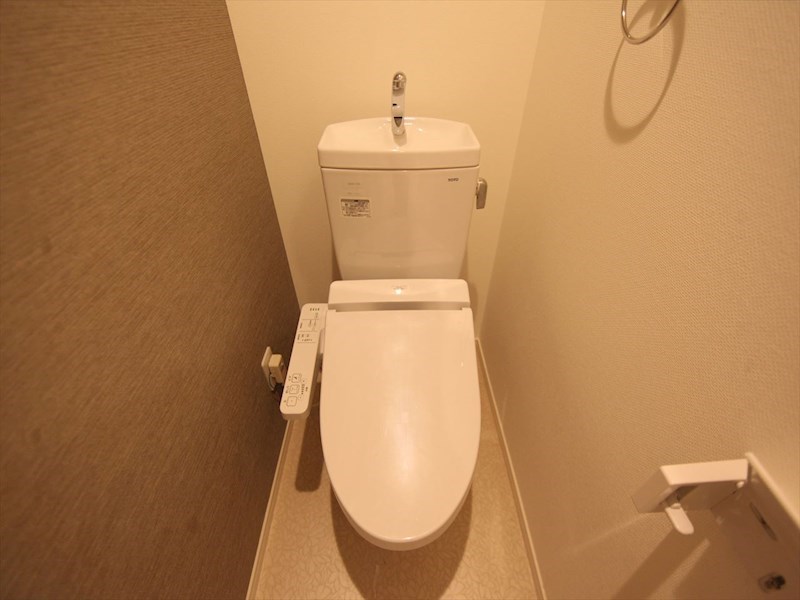 トイレ　温水洗浄暖房便座付トイレ