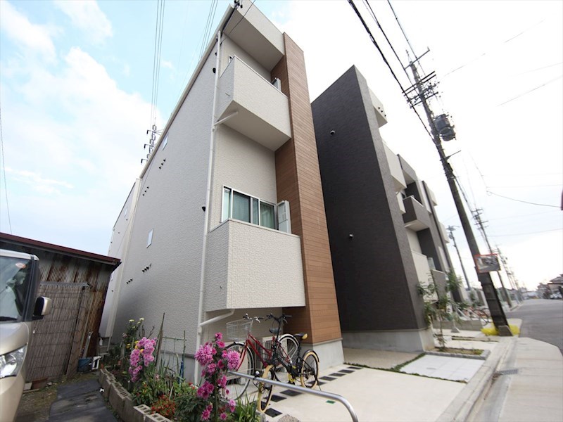 建物外観　外観　オートロック付　集合ポスト有り　光インターネット無料