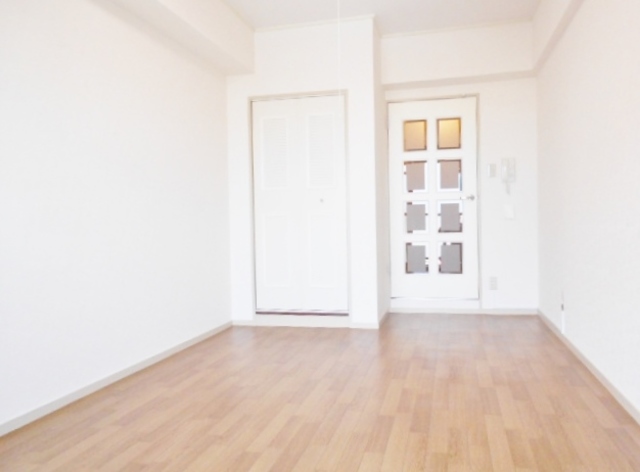 居室・リビング　明るい洋室です