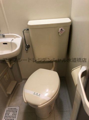 トイレ　※同タイプ別室参考写真です。