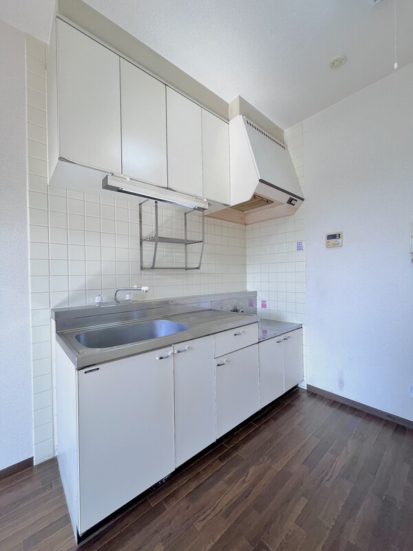 キッチン　収納力の高いキッチン　※同タイプ別部屋