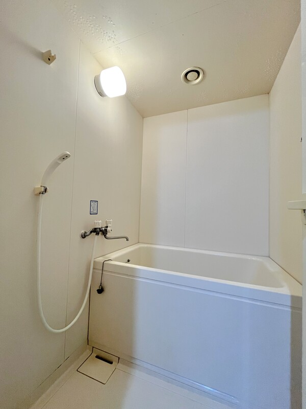 バス・シャワールーム　日々の疲れを癒す浴室　※同タイプ別部屋