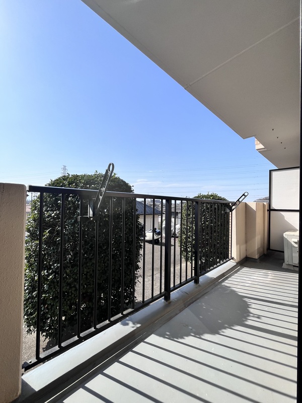 バルコニー　南西向き日当たりの良いバルコニー　※同タイプ別部屋