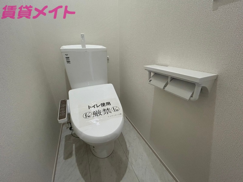 トイレ　同型参考写真