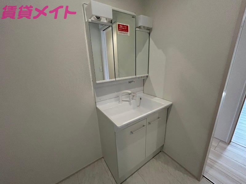 洗面設備　同型参考写真