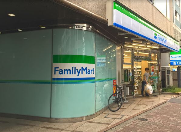 コンビニ　ファミリーマート新宿十二社店（コンビニ）まで281m