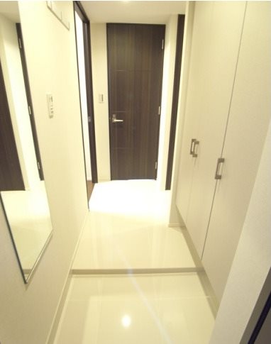 玄関　※別部屋の参考写真です。