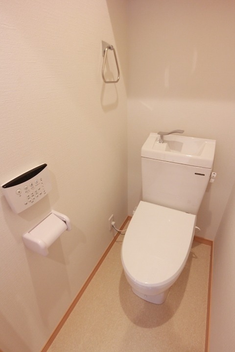 トイレ　温水洗浄便座