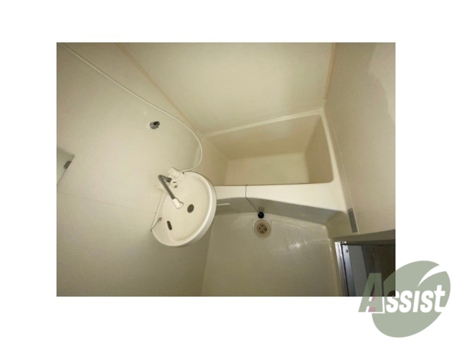 バス・シャワールーム　こちらはお風呂。一日の疲れをここで癒してください。