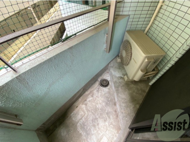 バルコニー　こちらはバルコニー。洗濯物が干せるようになっています。