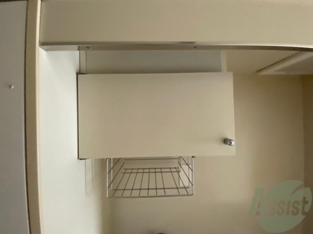 その他設備　キッチンの上にもしっかり収納がありました！嬉しい。