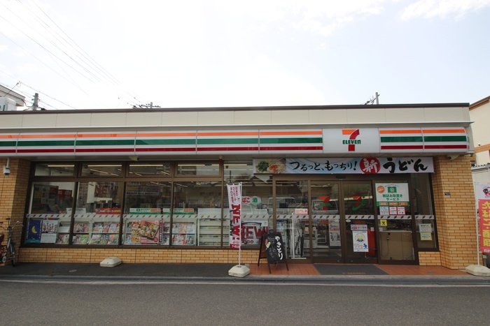 コンビニ　セブンイレブン（コンビニ）まで700m