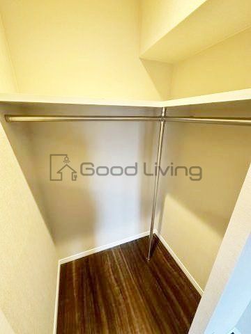 収納　ウォークインクローゼットで大きな荷物もひとまとめにできます♪