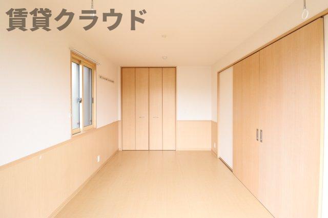 その他部屋・スペース　広くて明るい寝室