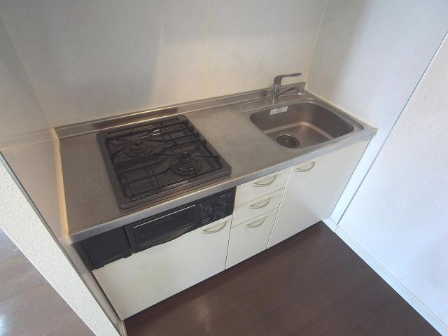 キッチン　２口ガスコンロ付きのシステムキッチン