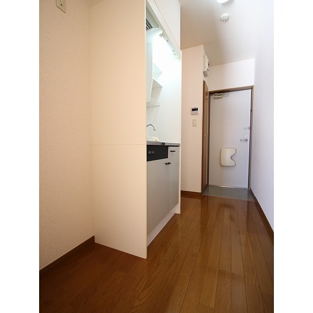 玄関　おおきめのシューズボックスのある玄関です。