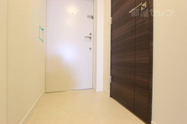 玄関　玄関も広め