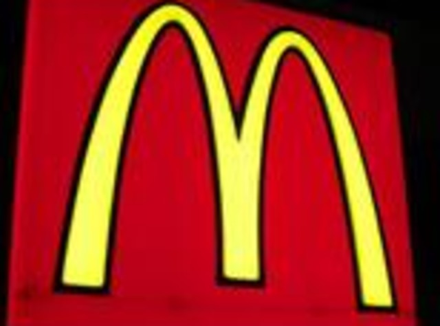 飲食店　マクドナルド（飲食店）まで485m