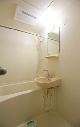 バス・シャワールーム　★浴室乾燥機付きバスルーム★