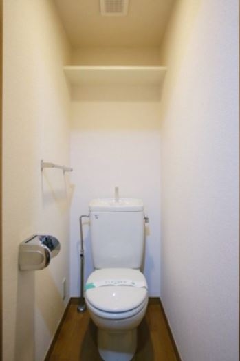 トイレ　★コンセント有、温水洗浄便座取り付け可能★